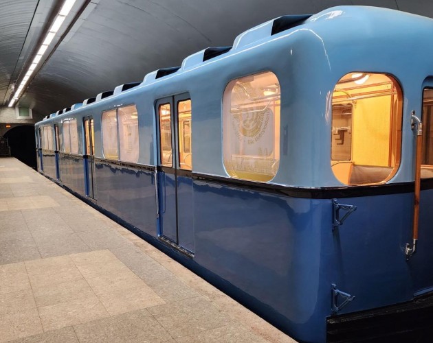 During the holidays, retro carriages are displayed in the Baku metro