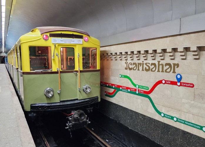 During the holidays, retro carriages are displayed in the Baku metro