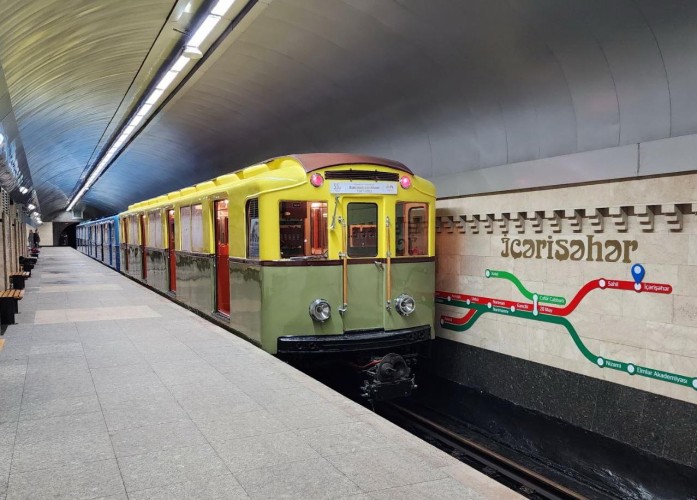 During the holidays, retro carriages are displayed in the Baku metro