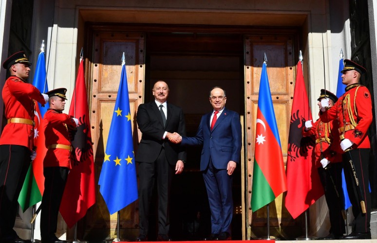 President Ilham Aliyev had an official welcoming ceremony in Tirana