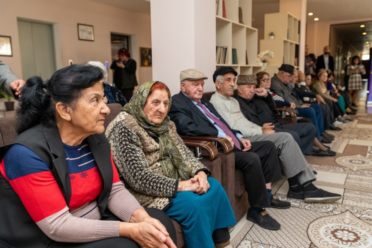 “Azercell” ilə “Yeni bağlar həyata bağlar” ®