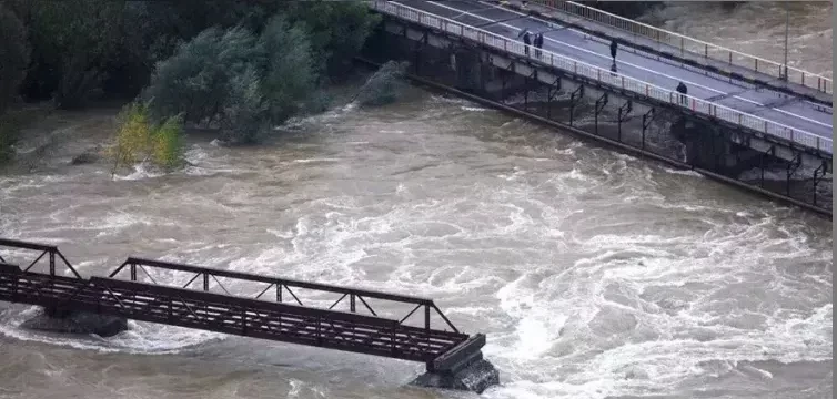 Tarixi məscid sel altında qaldı - FOTO