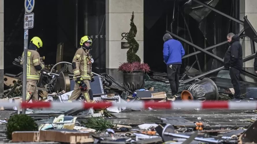 Berlin AquaDom aquarium: Police not seeking suspects over explosion