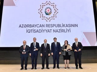 İqtisadiyyat naziri qurumun əməkdaşlarına orden və medallar təqdim edib