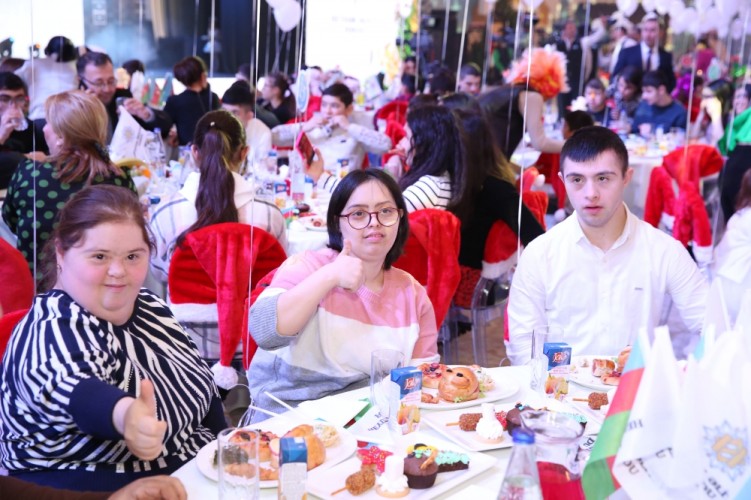 Фондом Гейдара Алиева организовано праздничное торжество для детей - ФОТО