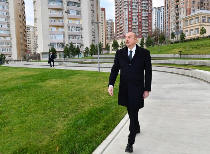 Президент Ильхам Алиев принял участие в открытии второй части Центрального парка в Баку - ФОТО