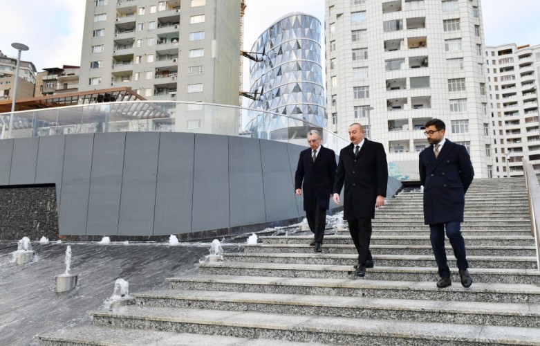Президент Ильхам Алиев принял участие в открытии второй части Центрального парка в Баку - ФОТО