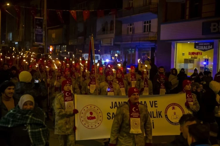 Sarıqamış şəhidləri məşəl yürüşü ilə anıldı - FOTOLAR