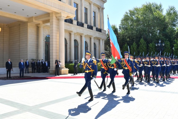 Состоялась церемония официальной встречи президента Казахстана Касым-Жомарта Токаева