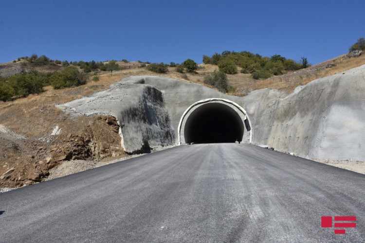 Дипломаты ознакомились со строительством автодороги Ахмедбейли-Физули-Шуша, осмотрели тоннель - ФОТО