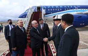 Али Асадов находится с визитом в Кыргызстане