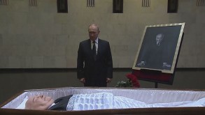 Vladimir Putin visited the open coffin of Mikhail Gorbachev