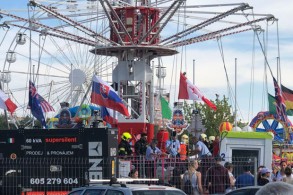 Çexiyada hərəkətdə olan karusel qırılıb: Onlarla xəsarət alan var