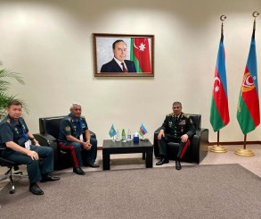 Zakir Həsənov Qazaxıstanın müdafiə nazirinin müavini ilə görüşüb