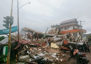 Magnitude 6.2 earthquake strikes Indonesia