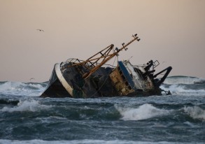 Death toll from migrant shipwreck off Tunisia rises
