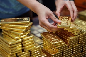 Gold prices drop