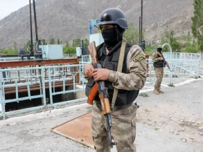 Clashes erupt between Kyrgyz, Tajik border guards