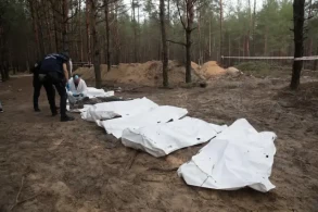 Ukrainians search grave site