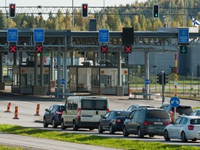 Finland says traffic on border with Russia increasing