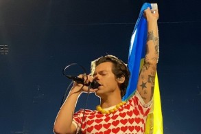 Harry Styles, Ed Sheeran, Shaquille O’Neal and other celebrities will donate personal objects for a campaign launched to support healthcare in Ukraine.