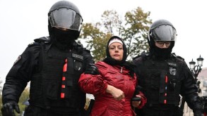 Ukraine war: Hundreds arrested as Russian draft protests continue