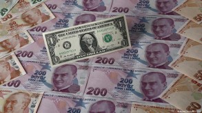 Turkish lira falls to record level again