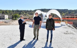 President Ilham Aliyev and First Lady Mehriban Aliyeva view construction progress at new residential complex in Shusha