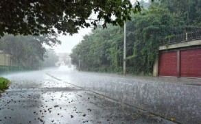 Strong wind, lightning and rain will blow from tomorrow