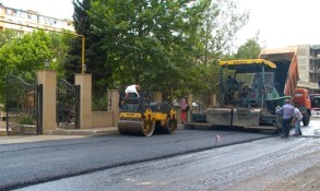 A street with a length of 500 meters is being repaired in the Nizami district of Baku