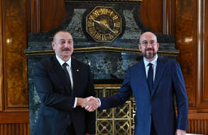 Лидеры Азербайджана и ЕС обсудили повестку трехсторонней встречи