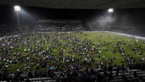 Futbol matçında yaşananlar: 1 ölü, 100 yaralı