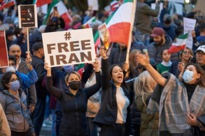 Aİ İranda etirazçılara qarşı şiddət tətbiq edənlərin hesablarını dondura bilər