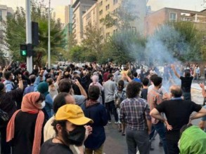 Tehran polisi etirazçılara gözyaşardıcı qaz atır