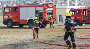 В Баку в многоэтажном здании произошел пожар