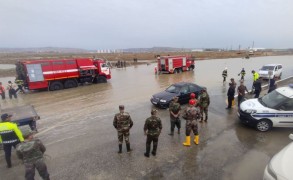 «Азерсу»: Продолжаются работы в связи с аварией на магистральном водопроводе