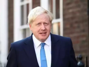 Boris Johnson returns to UK in bid for rapid political comeback