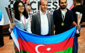Президент ФИДЕ поздравил азербайджанских шахматистов с победой на чемпионате мира - ФОТО