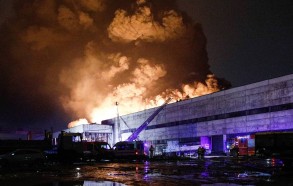 Some 9,000 square meters of burning warehouse’s roof collapses