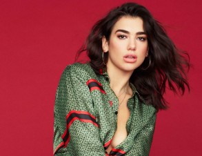 Dua Lipa Tarkanın mahnısını oxumağa çalışdı