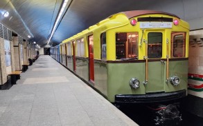 During the holidays, retro carriages are displayed in the Baku metro