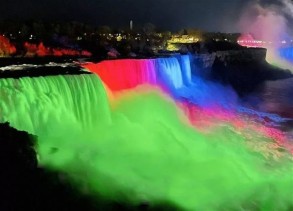 Водопад Ниагара окрашен в цвета азербайджанского флага – ВИДЕО