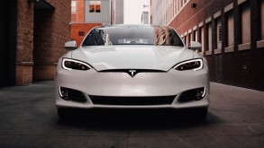 "Tesla" will recall tens of thousands of cars