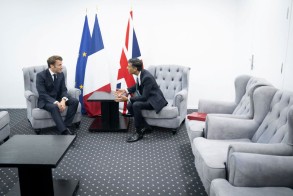 UK and France to strike migrants deal as soon as Monday