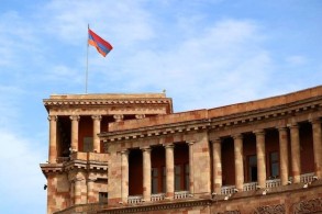 Ermənistan parlamentinin sədri Gürcüstana gedib