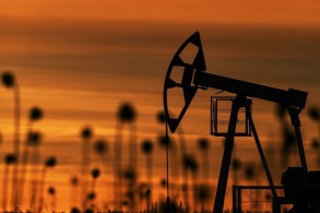 Azerbaijani oil price further decreases