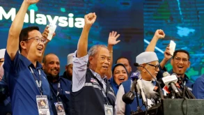 Malaysia faces hung parliament in tight election race