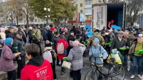 Ukraine war: Hope returns to Kherson after Russian forces leave