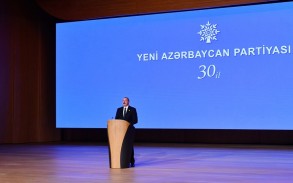 "Bu gün bütün Azərbaycan xalqı ordumuzla fəxr edir" - Prezident