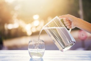 Ученые пришли к выводу, что 8 стаканов воды в день - это слишком много